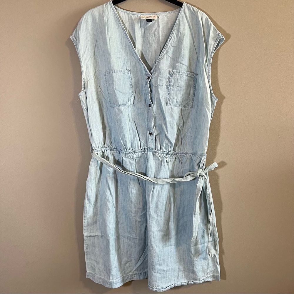 Women’s Light Wash Chambray Dress